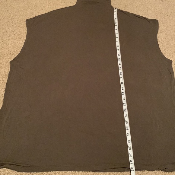 ASOS Design Large Unisex Olive Green Sleeveless Mock Turtleneck Top - Picture 3 of 6